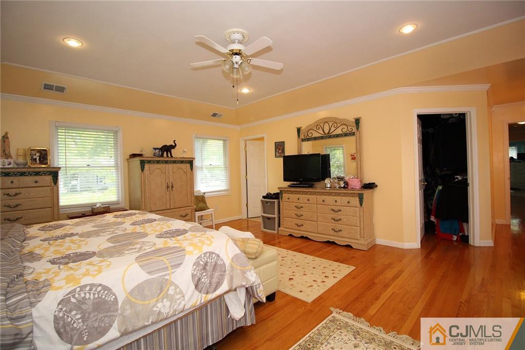 21 Frances Road Edison, NJ 08820 - Photo 18 of 20 a bedroom with a bed and a flat screen tv