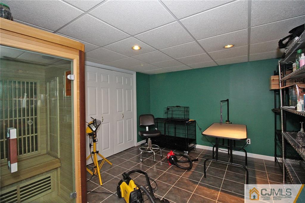 21 Frances Road Edison, NJ 08820 - Photo 8 of 20 a room with furniture and a lamp