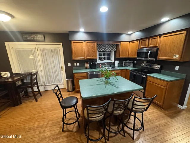 $499,999 | 3 Buttercup Court, Waterford, NY 12188