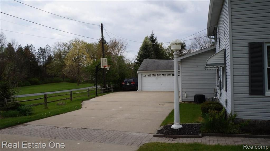 60649 Mt Vernon Road Rochester, MI 48306 - Photo 4 of 31