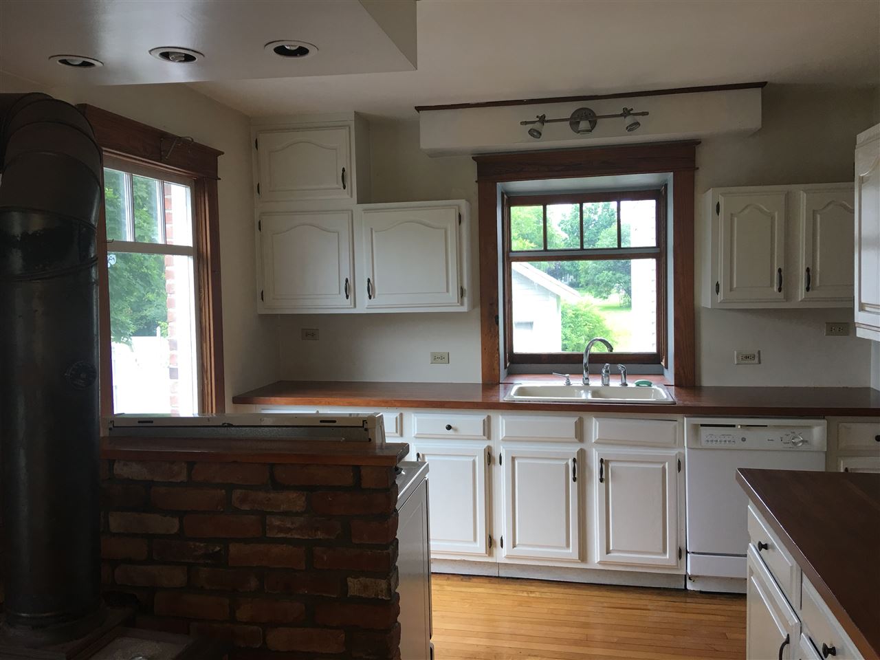 13 Clinton Avenue Rutland, VT 05701 - Photo 8 of 30