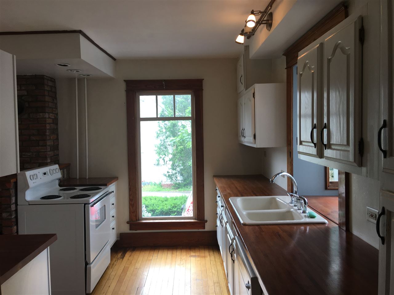 13 Clinton Avenue Rutland, VT 05701 - Photo 9 of 30