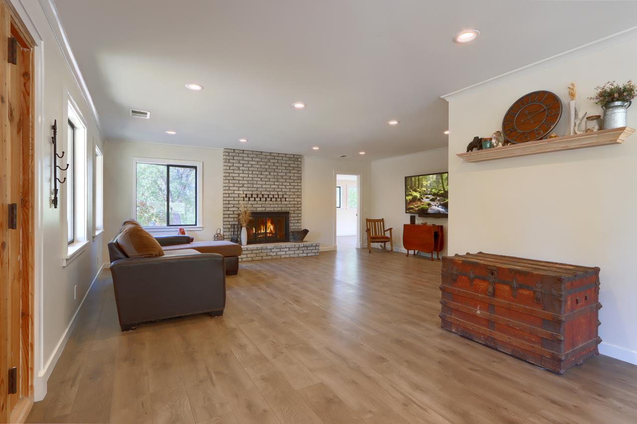 3318 Triangle Road Mariposa, CA 95338 - Photo 4 of 49 a living room with furniture and a fireplace