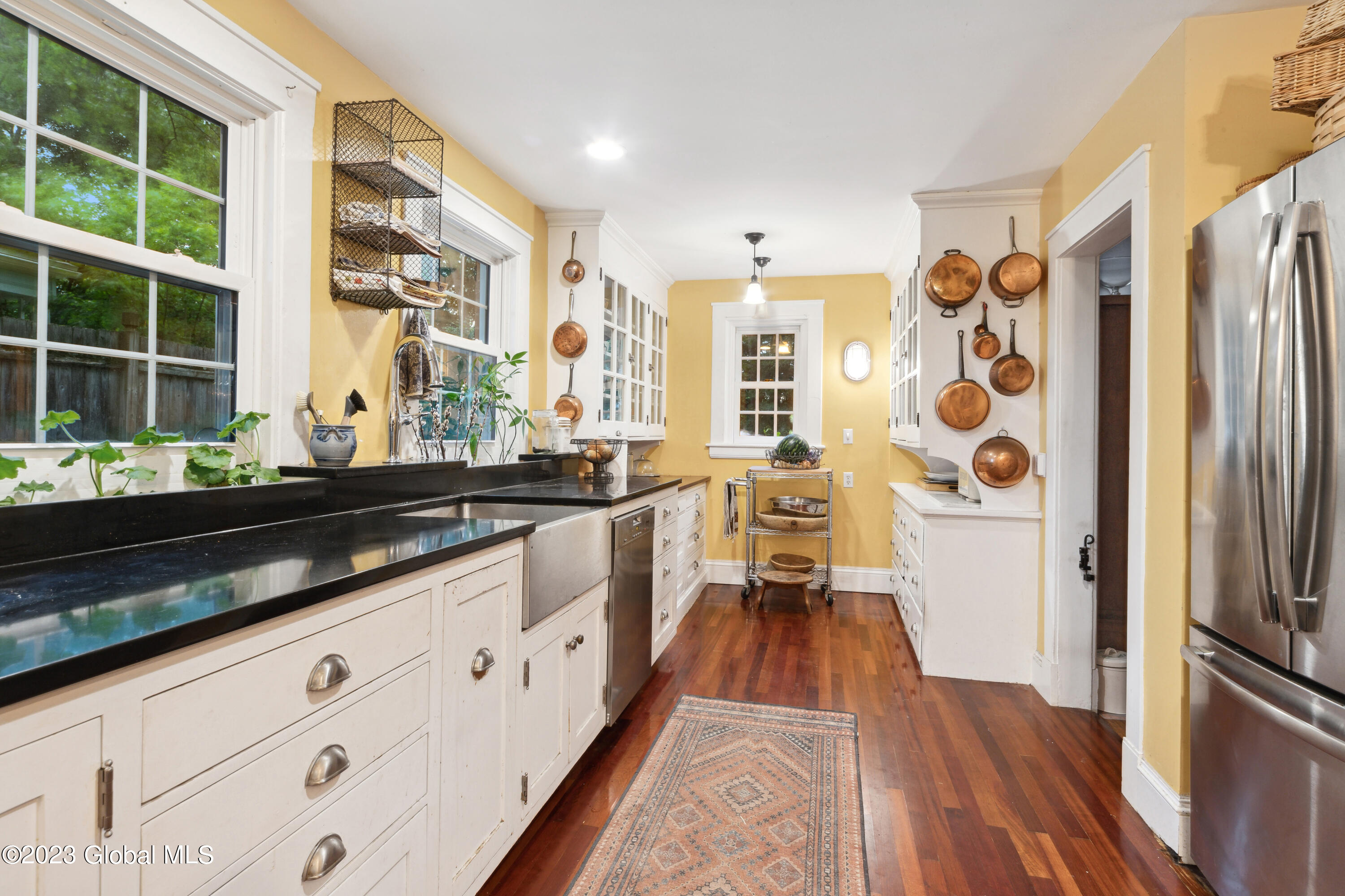 5 Westover Road Troy, NY 12180 - Photo 8 of 31 VC_AM_072423_0227