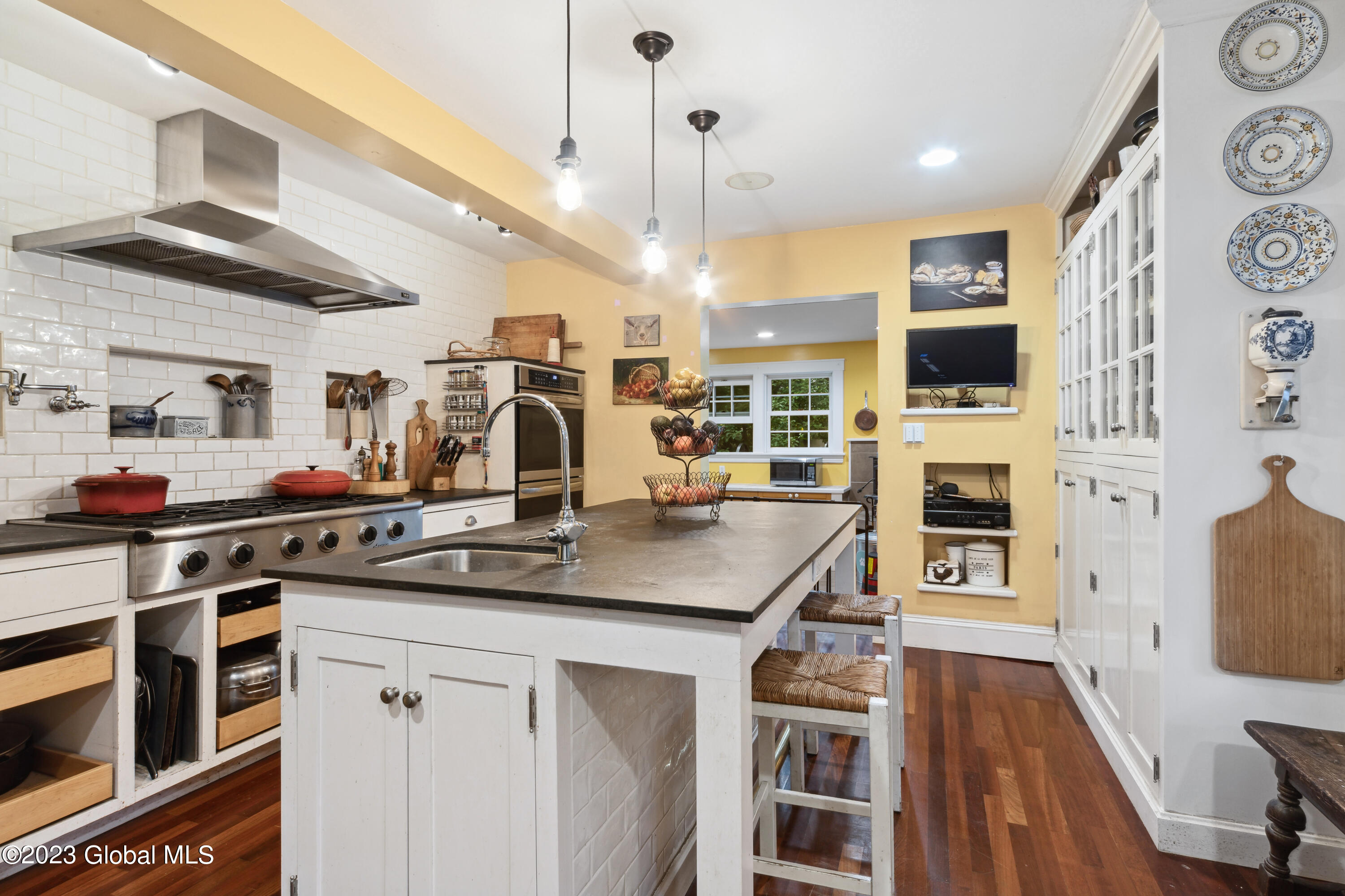 5 Westover Road Troy, NY 12180 - Photo 9 of 31 VC_AM_072423_0236