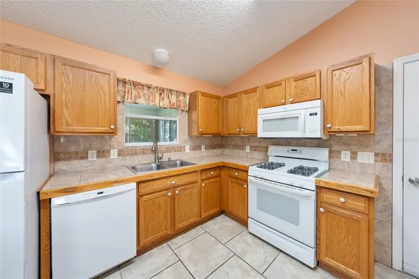 $275,000 | 17870 Southeast 92nd Amory Avenue, The Villages, FL 32162