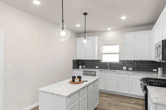 $379,900 | 717 Paddock Lane, Georgetown, TX 78626