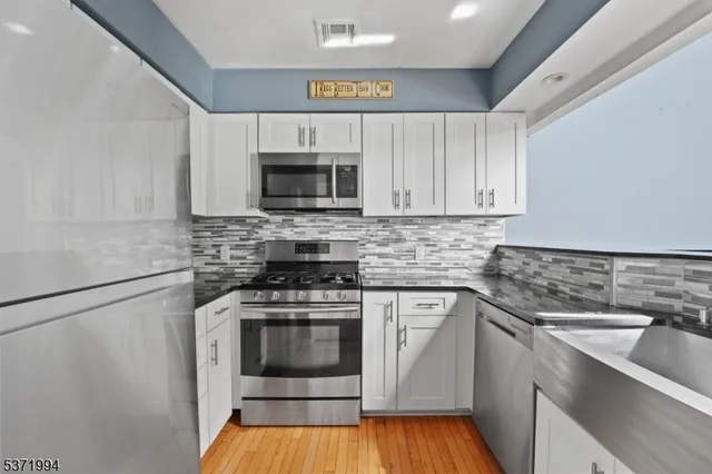 $2,450 | 235 Dakota Street, Paterson, NJ 07503