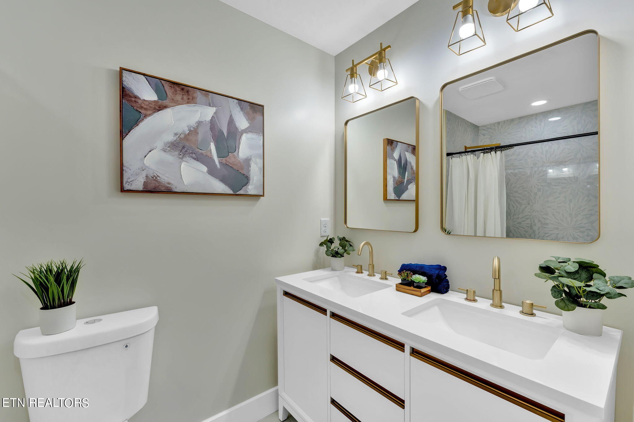 159 Country Way Road Vonore, TN 37885 - Photo 28 of 32 a bathroom with a sink and a mirror