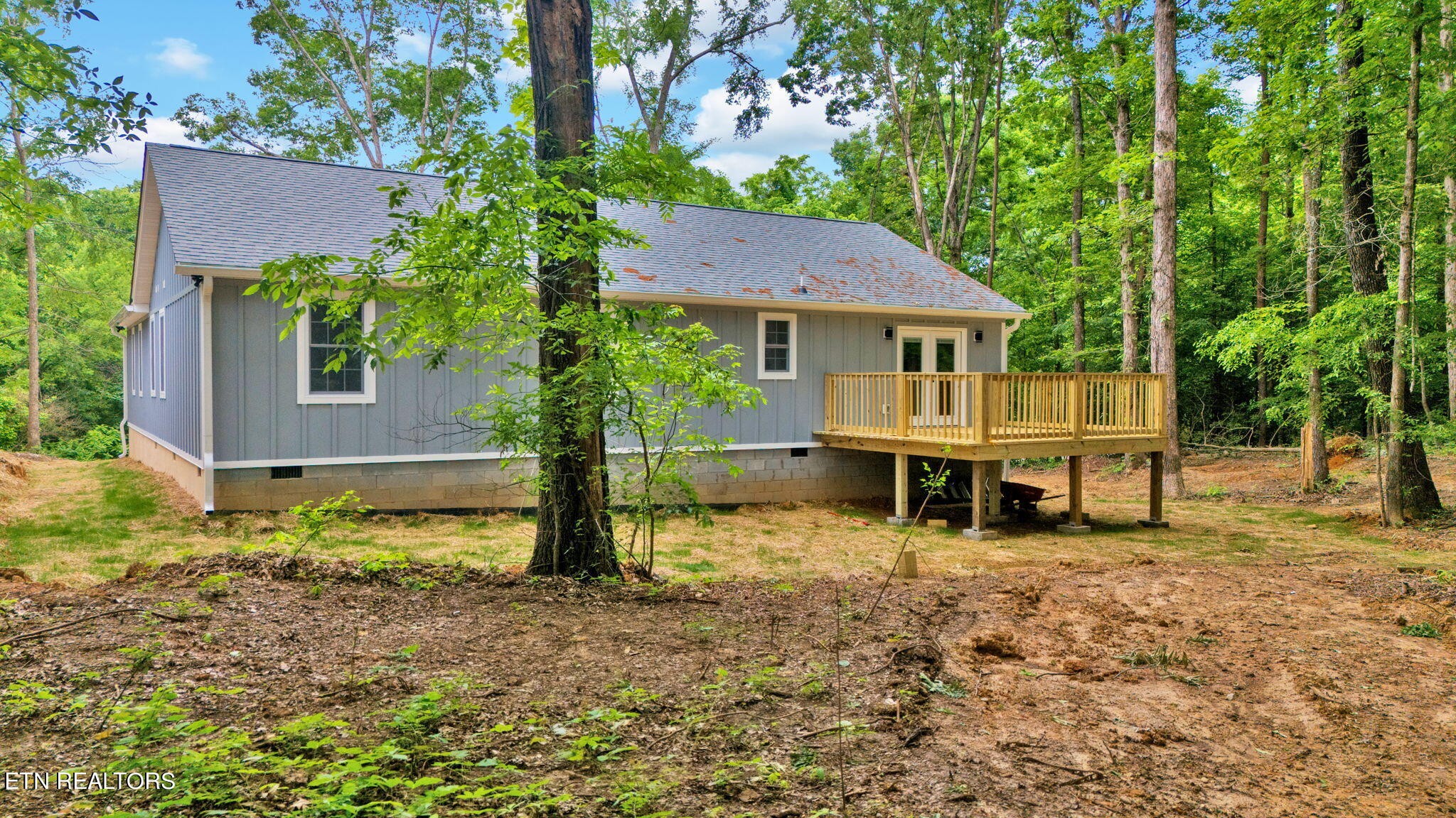 159 Country Way Road Vonore, TN 37885 - Photo 6 of 32 front view of a house with a yard