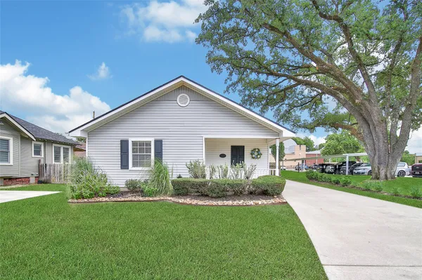$2,250 | 307 Lawrence Street, Tomball, TX 77375