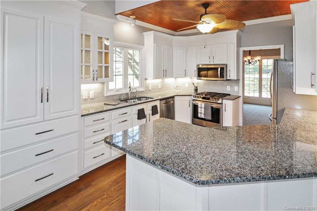 1654 Caille Court Fort Mill, SC 29708 - Photo 9 of 24 Gallery Image 9