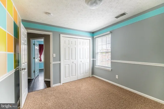 a view of empty room with floor to ceiling window