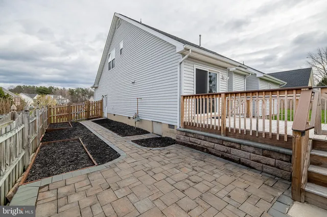 a view of a back yard of a house