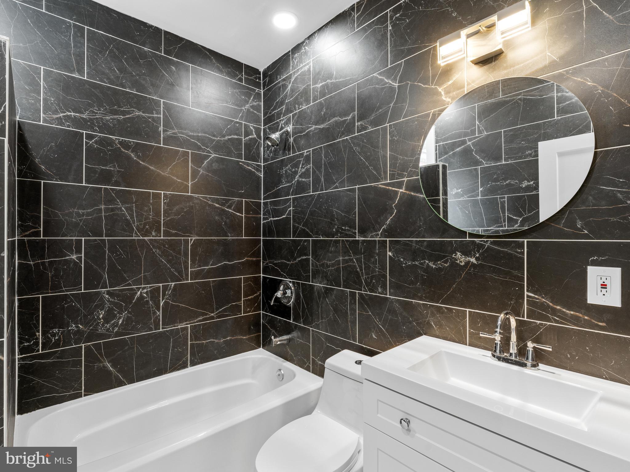 2238 South 17th Street Philadelphia, PA 19145 - Photo 19 of 24 Middlebath1.2