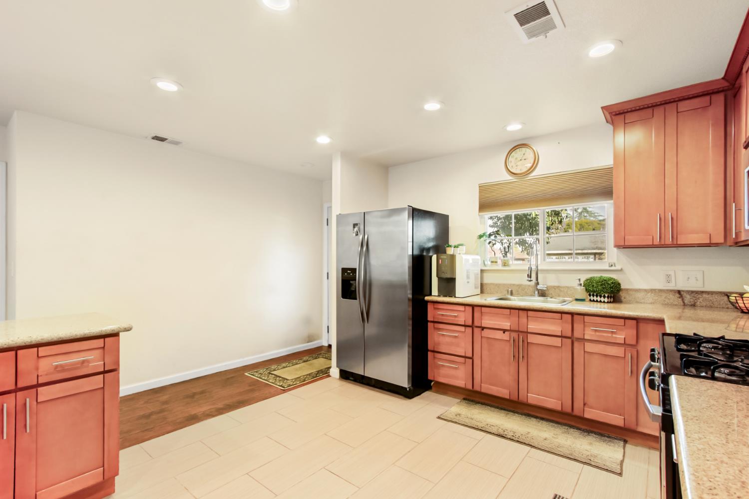 5655 Gerard Way Citrus Heights, CA 95621 - Photo 11 of 40