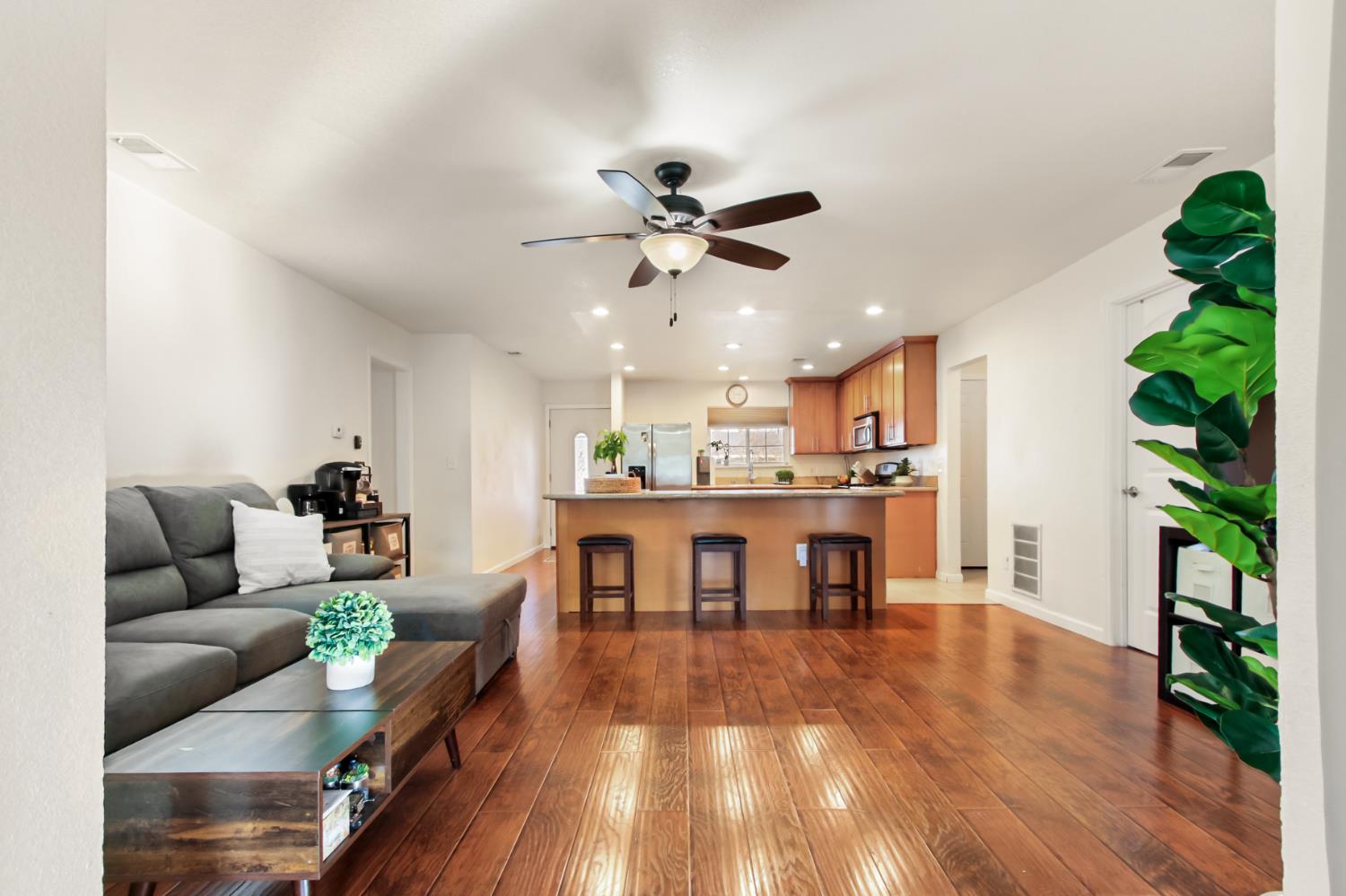 5655 Gerard Way Citrus Heights, CA 95621 - Photo 7 of 40