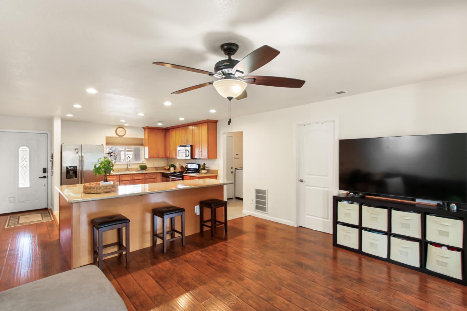 5655 Gerard Way Citrus Heights, CA 95621 - Photo 8 of 40