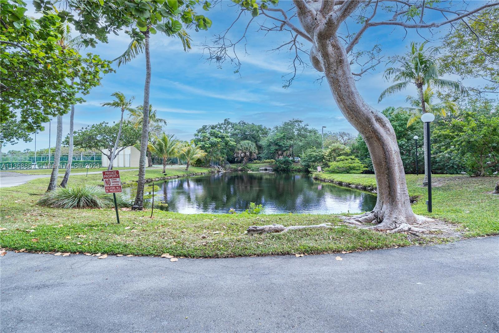 7300 Northwest 17th Street, Unit 314 Plantation, FL 33313 - Photo 21 of 30 a backyard of a house with lots of green space