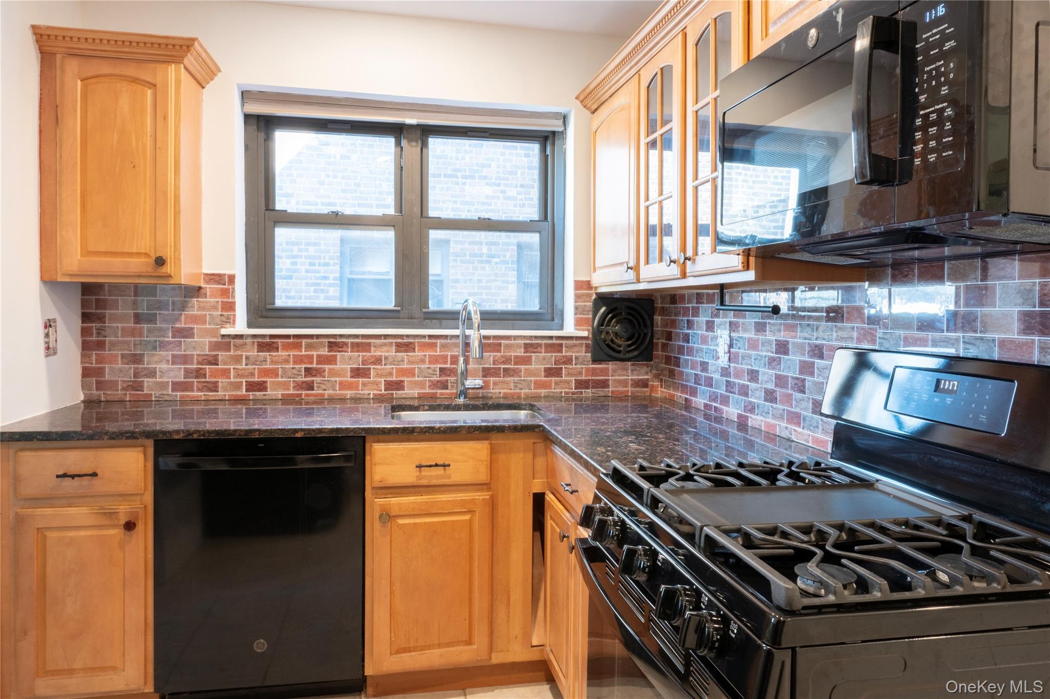 50 Brompton Road, Unit 2H Great Neck, NY 11021 - Photo 6 of 23