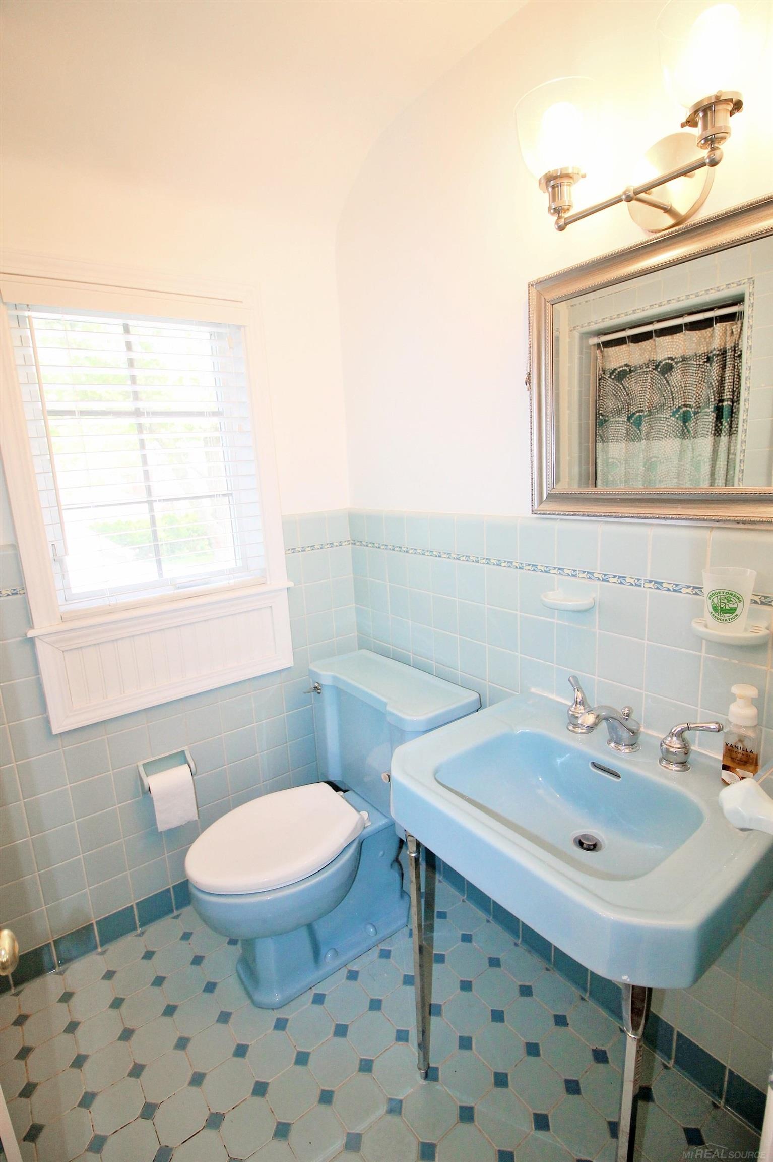 1026 Audubon Road Grosse Pointe, MI 48230 - Photo 27 of 55 50110683-26.JPG