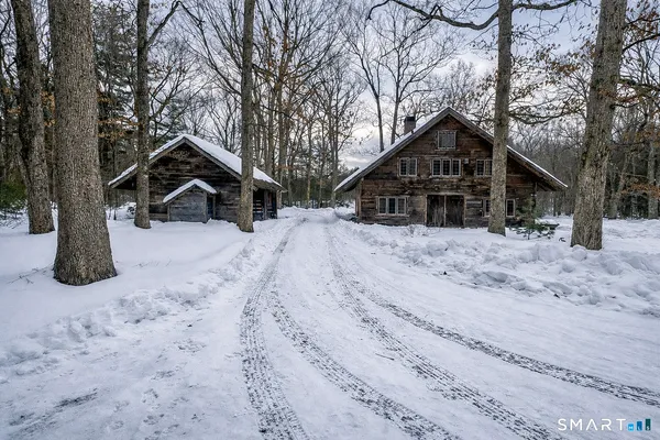 a view of an old house