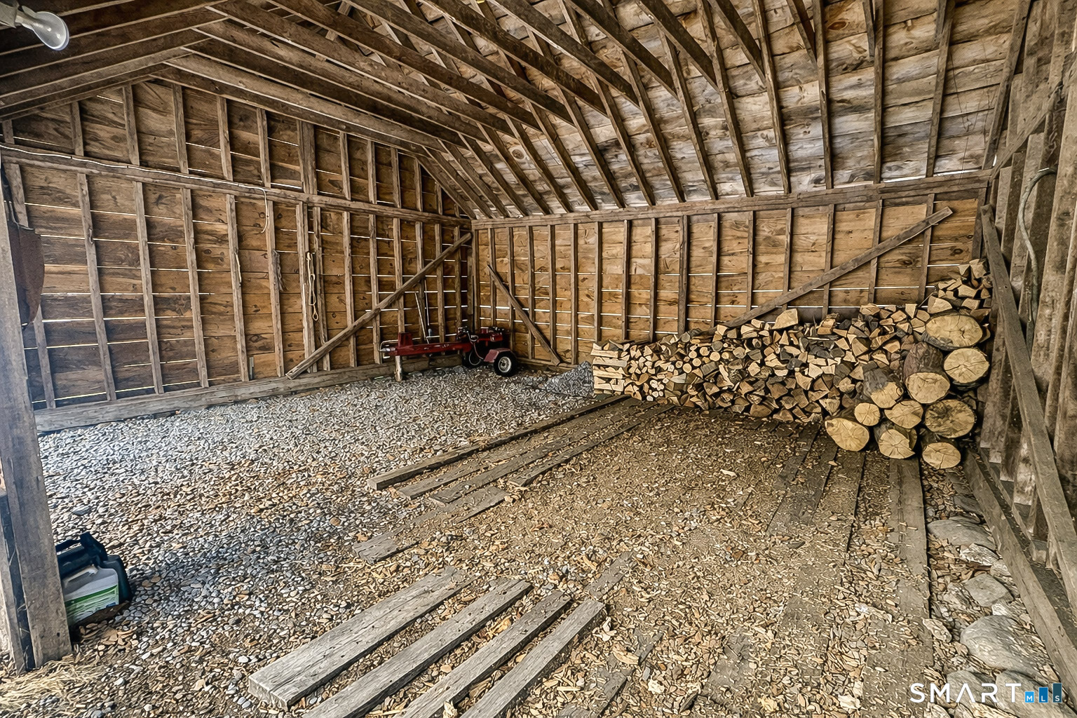 45 Hoppen Road, Unit MAIN New Hartford, CT 06057 - Photo 33 of 49 a backyard of a house