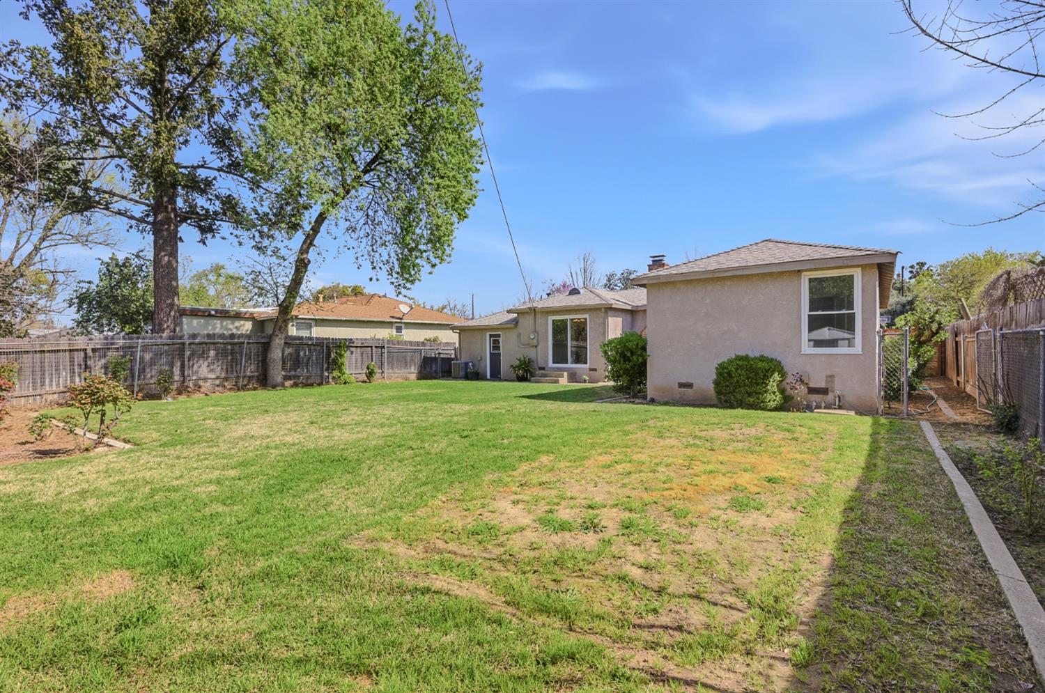 2511 Verna Way Sacramento, CA 95821 - Photo 28 of 34 a front view of house with yard and seating area