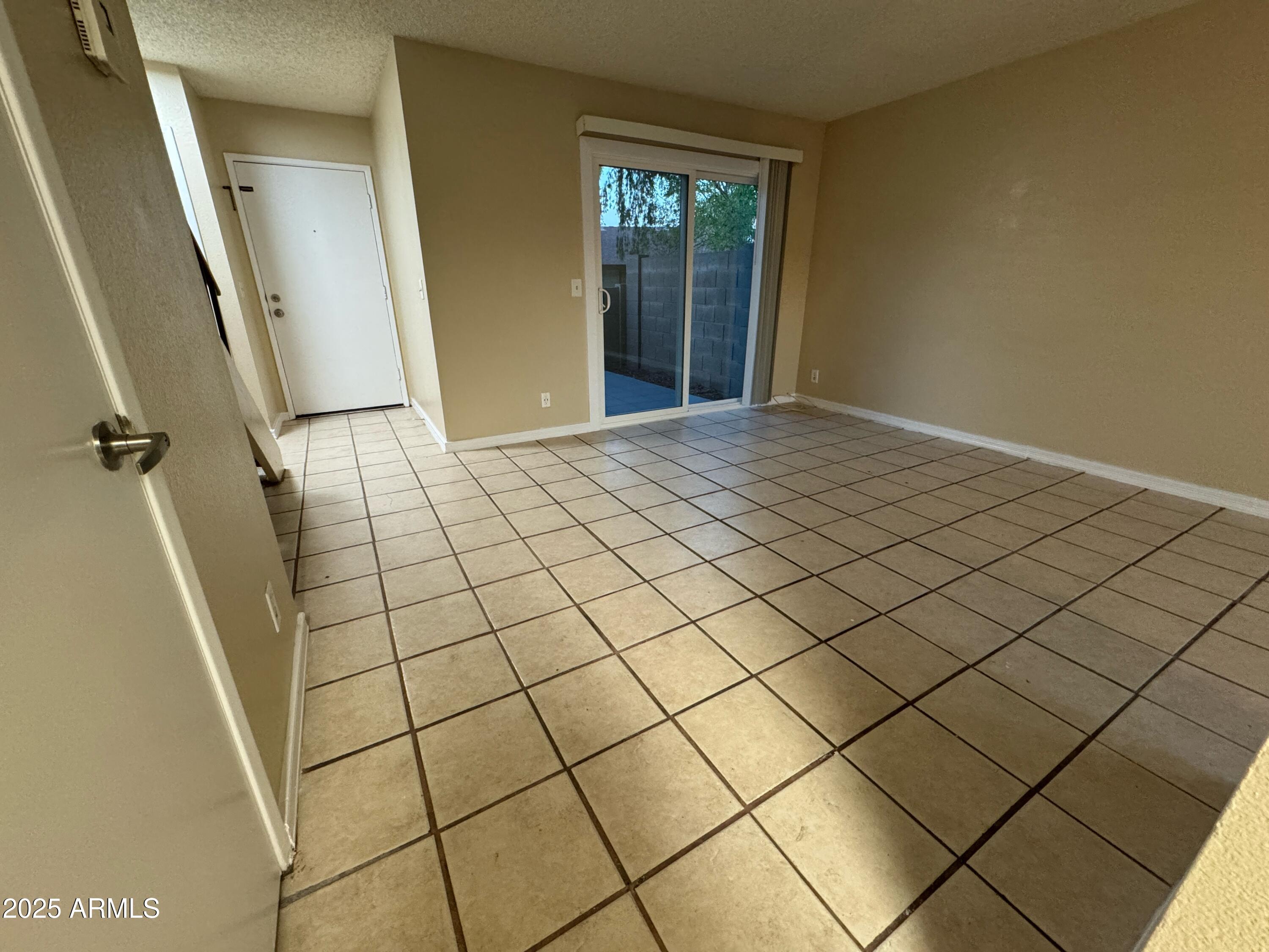 1814 West Village Way Tempe, AZ 85282 - Photo 2 of 23 LIV ROOM