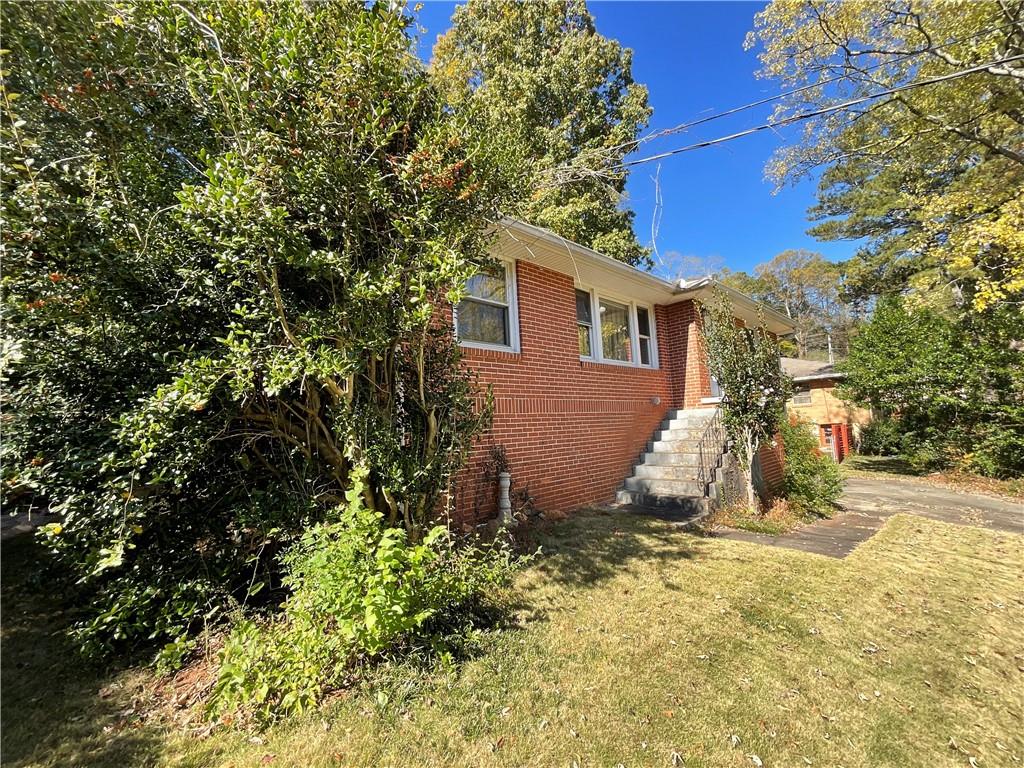 2492 Hunting Valley Drive Decatur, GA 30033 - Photo 11 of 30 a view of a house with a tree in the background
