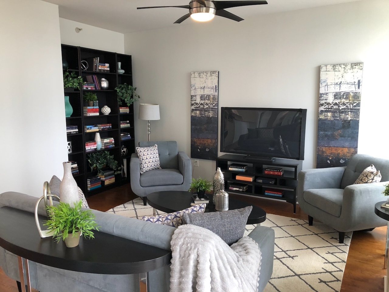 233 East 13th Street, Unit 2210 Chicago, IL 60605 - Photo 2 of 28 a living room with furniture and a flat screen tv