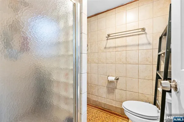 a bathroom with a toilet and a shower