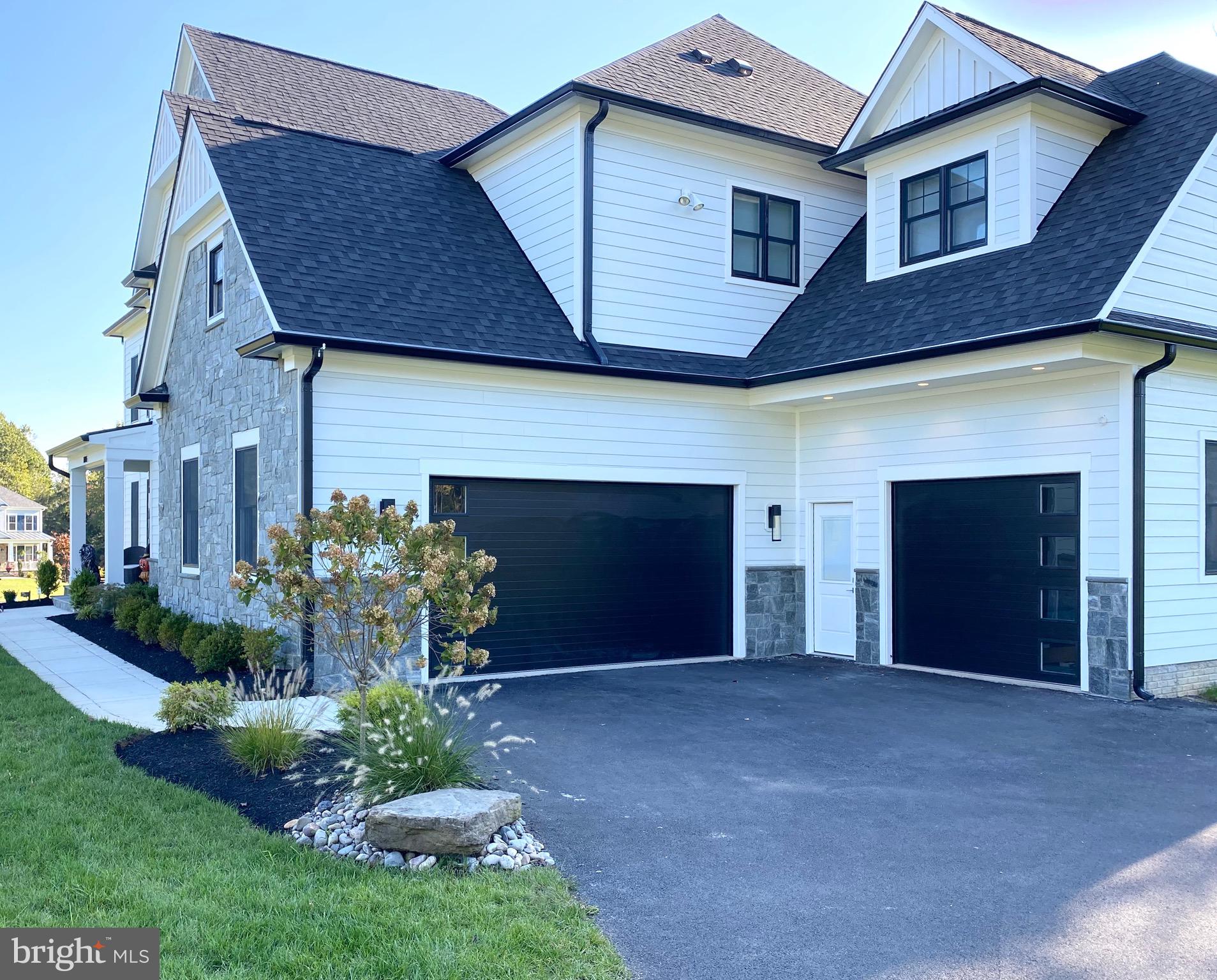11705 Valley Road Fairfax, VA 22033 - Photo 4 of 63 3 car garage