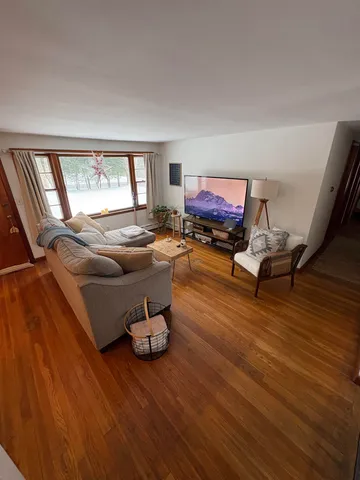 $2,400 | 335 Tolend Road, Dover, NH 03820