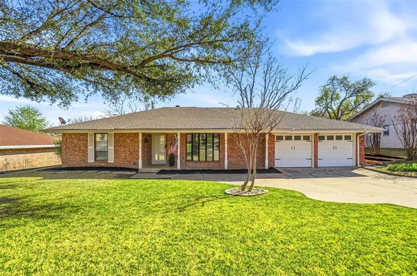 $2,400 | 8013 Carrick Street, Benbrook, TX 76116