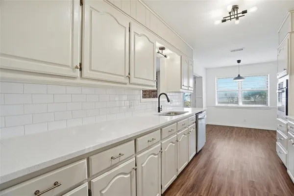 $2,400 | 8013 Carrick Street, Benbrook, TX 76116