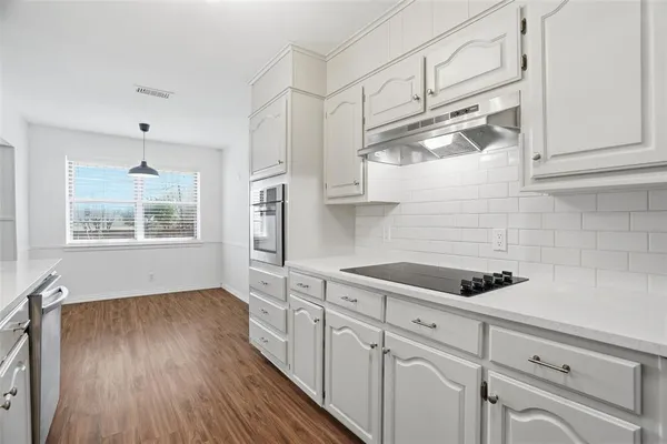 $2,400 | 8013 Carrick Street, Benbrook, TX 76116