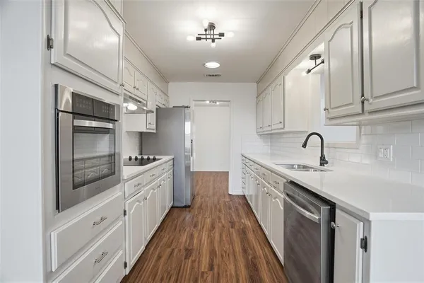 $2,400 | 8013 Carrick Street, Benbrook, TX 76116