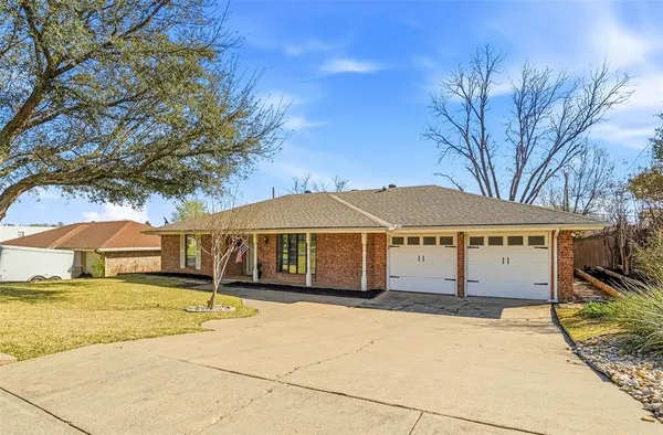 $2,400 | 8013 Carrick Street, Benbrook, TX 76116