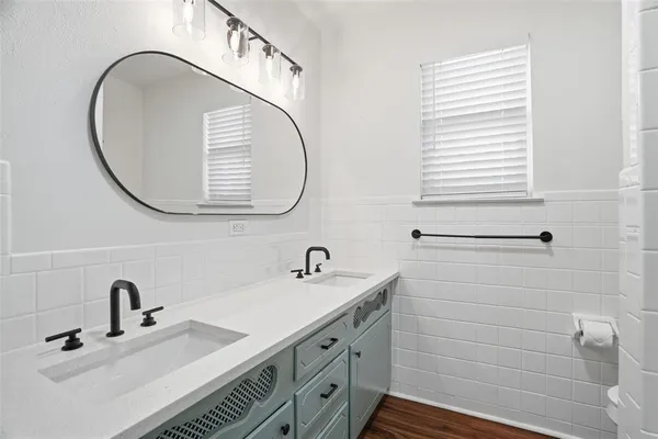 $2,400 | 8013 Carrick Street, Benbrook, TX 76116
