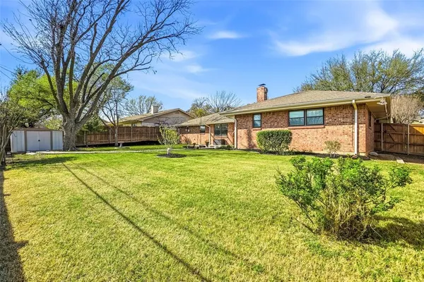 $2,400 | 8013 Carrick Street, Benbrook, TX 76116
