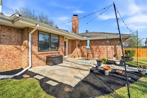 $2,400 | 8013 Carrick Street, Benbrook, TX 76116