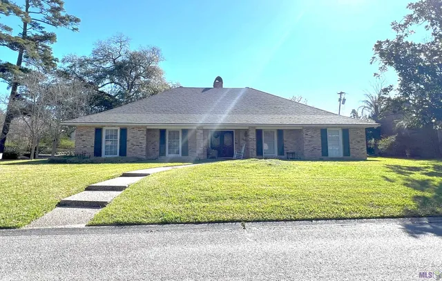 $2,700 | 1913 Country Club Drive, Baton Rouge, LA 70808