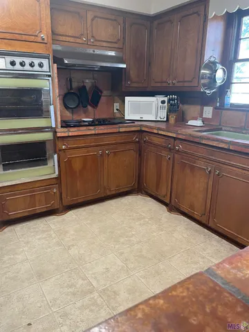 $2,700 | 1913 Country Club Drive, Baton Rouge, LA 70808