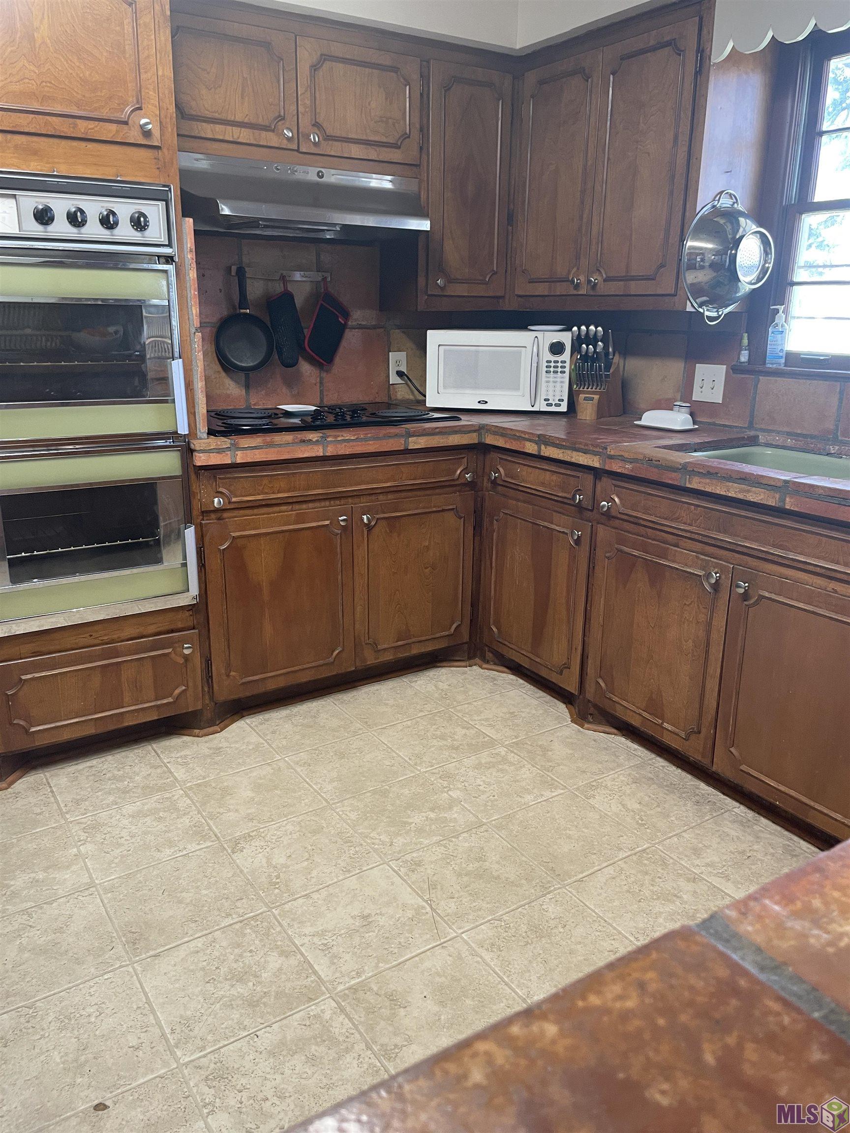 1913 Country Club Drive Baton Rouge, LA 70808 - Photo 2 of 18