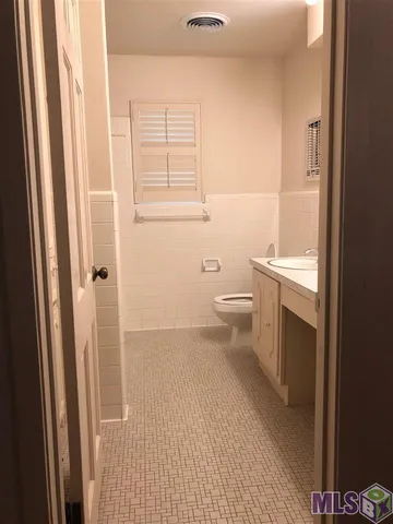 $2,700 | 1913 Country Club Drive, Baton Rouge, LA 70808