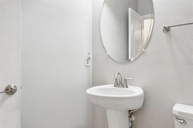 $4,000 | 16312 Hyde Manor Drive, Tampa, FL 33647