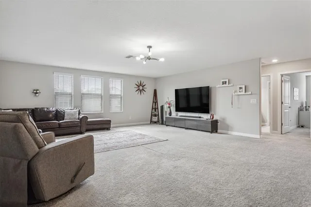 $4,000 | 16312 Hyde Manor Drive, Tampa, FL 33647