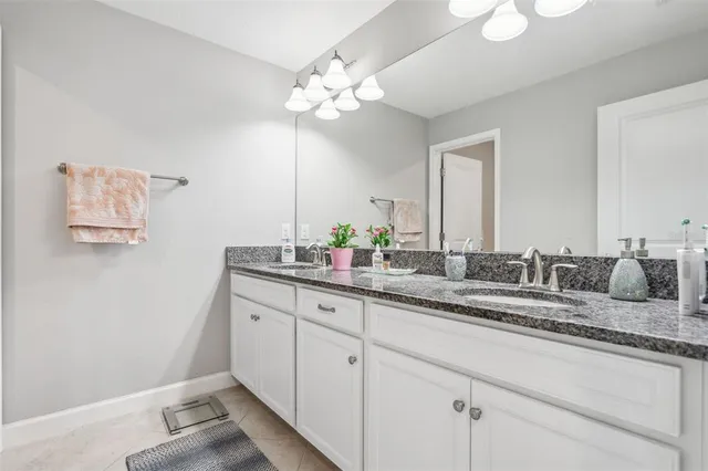 $4,000 | 16312 Hyde Manor Drive, Tampa, FL 33647