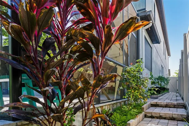 $4,000 | 16312 Hyde Manor Drive, Tampa, FL 33647